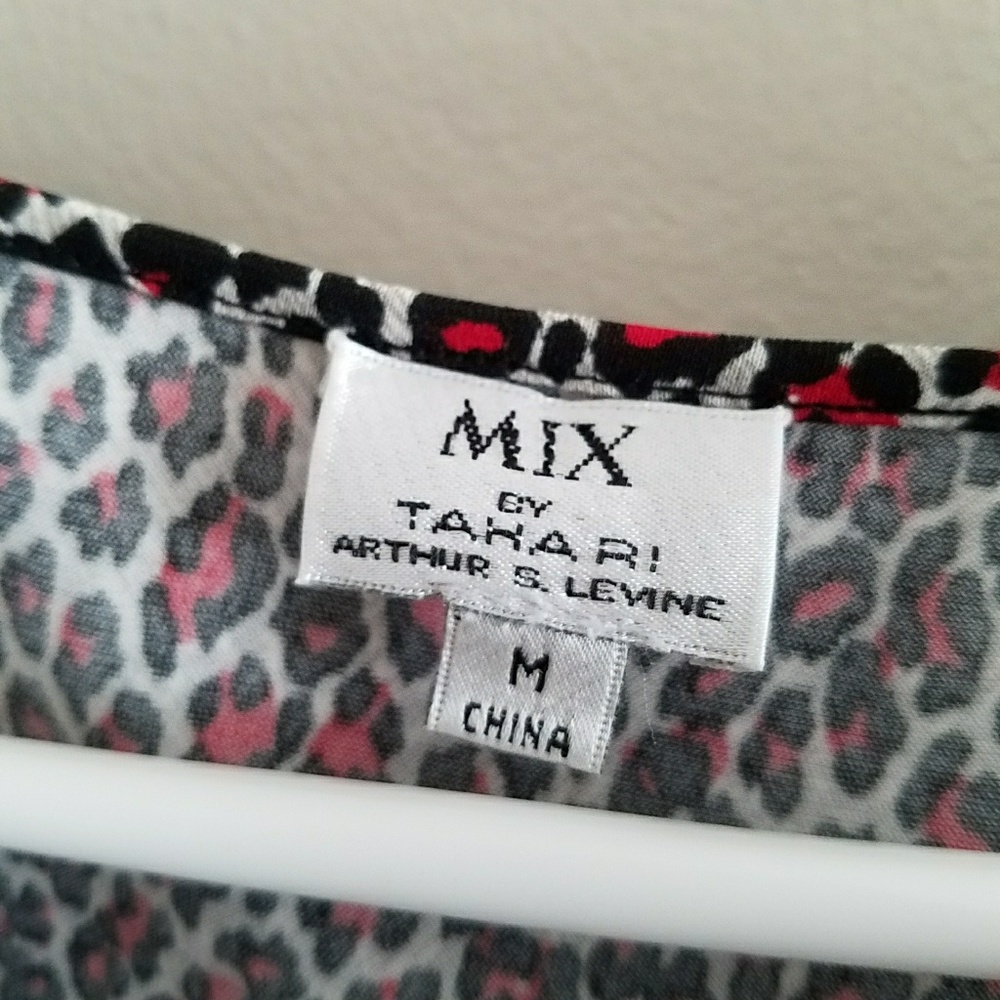 Tahari Patterned Sleeveless Blouse - Picture 3 of 3